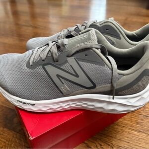 A STEAL!! NWT New Balance Men's Grey Fresh Foam Arishi v4 Running Shoes
